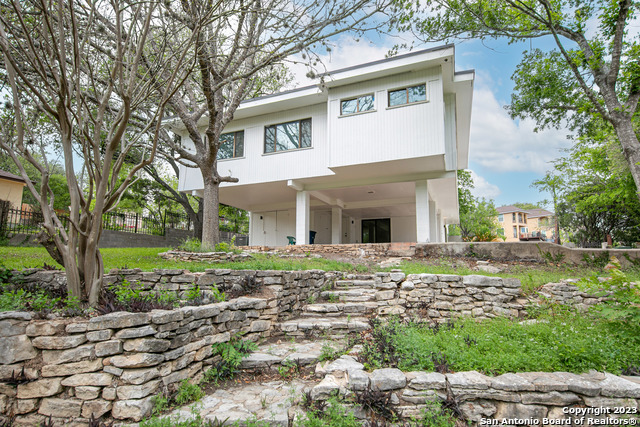 Image 28 of 32 For 568 Quill Dr W