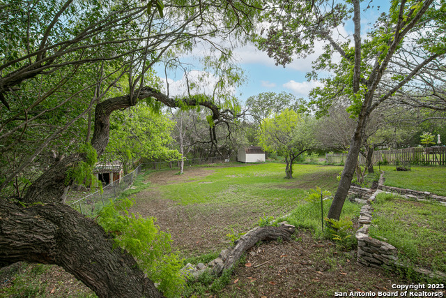 Image 29 of 32 For 568 Quill Dr W