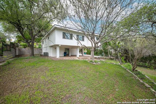 Image 30 of 32 For 568 Quill Dr W