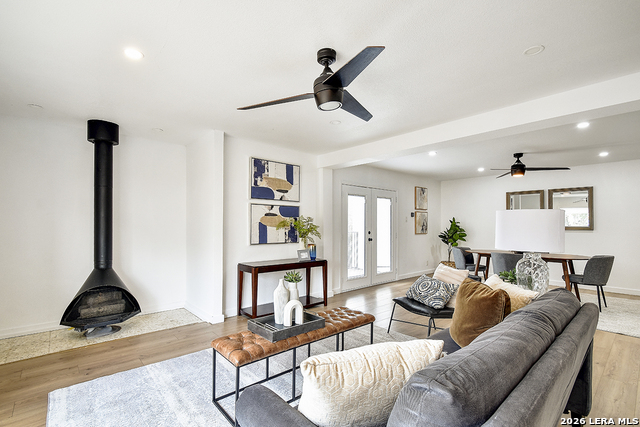 Image 6 of 32 For 568 Quill Dr W