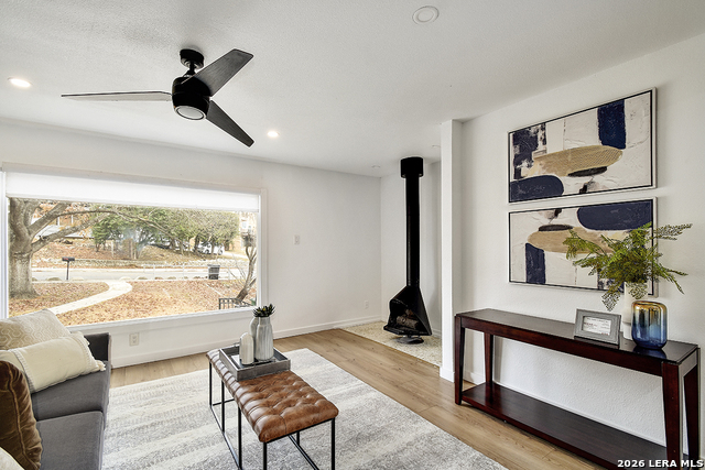 Image 7 of 32 For 568 Quill Dr W