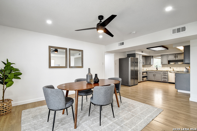 Image 8 of 32 For 568 Quill Dr W