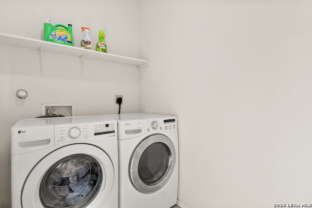 Image 14 of 26 For 10919 Almond Crest