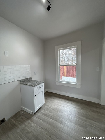 Image 12 of 14 For 329 Hot Wells  R