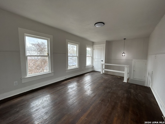 Image 6 of 14 For 329 Hot Wells  R