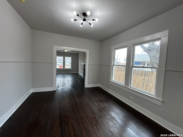 Image 19 of 28 For 329 Hot Wells  Front Unit