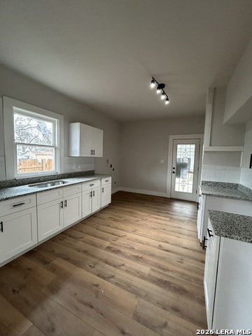 Image 25 of 28 For 329 Hot Wells  Front Unit