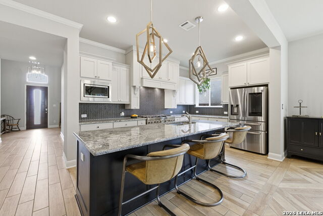 Image 10 of 79 For 4111 Andito  