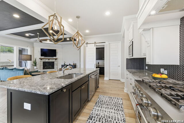 Image 17 of 79 For 4111 Andito  