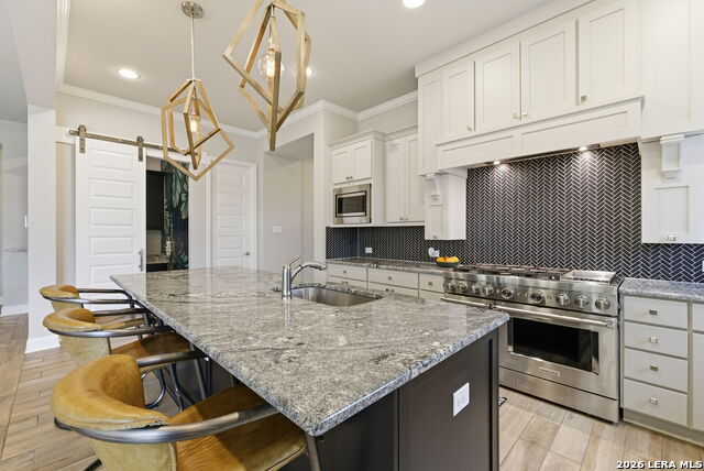 Image 20 of 79 For 4111 Andito  