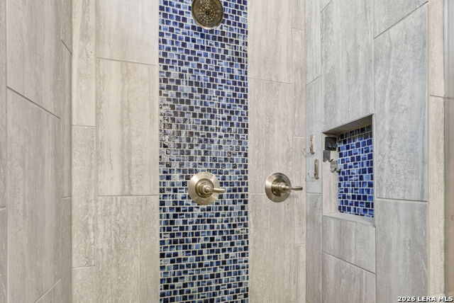 Image 33 of 79 For 4111 Andito  