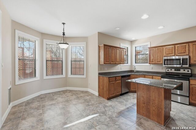 Image 16 of 35 For 250 English Oaks Circle