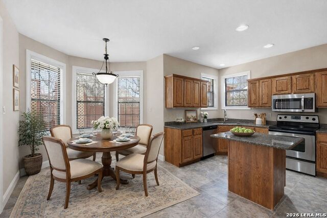 Image 6 of 35 For 250 English Oaks Circle