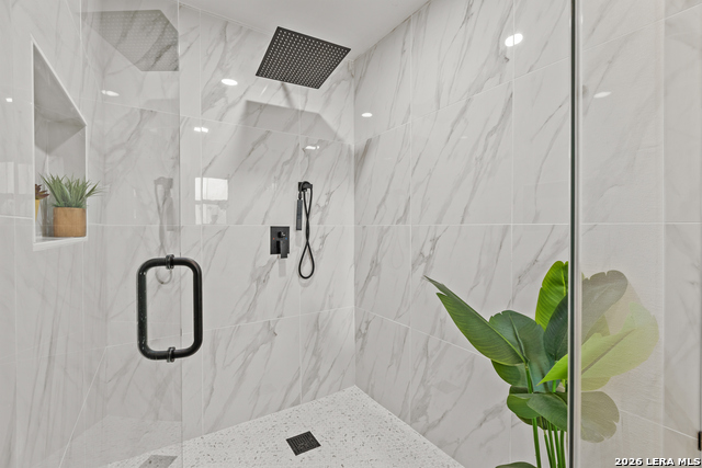 Image 18 of 31 For 15114 Oakmere