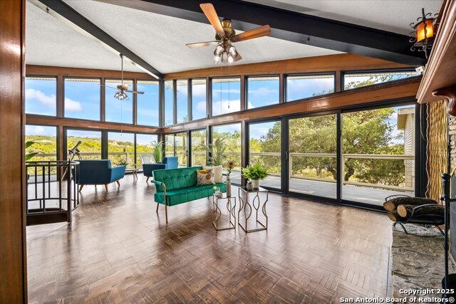 Image 4 of 76 For 4250 Tanglewood Trl