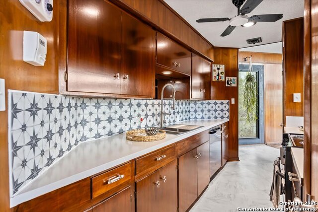 Image 40 of 76 For 4250 Tanglewood Trl