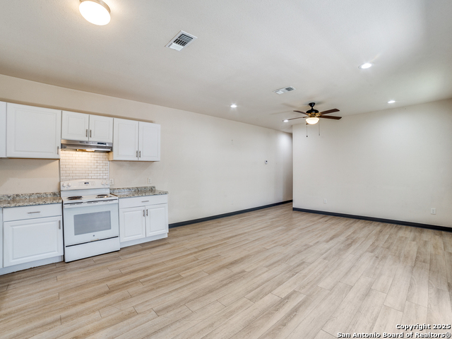 Image 4 of 15 For 22806 Shady Forest Dr