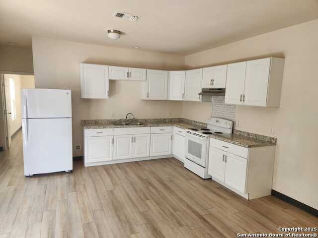 Image 5 of 15 For 22806 Shady Forest Dr