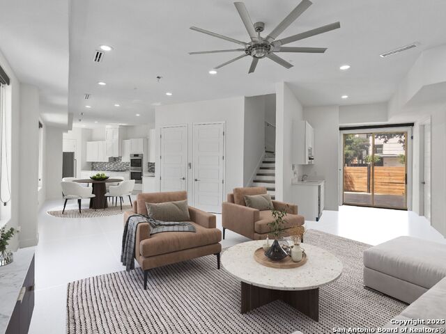 Image 11 of 43 For 727 Park Avenue E