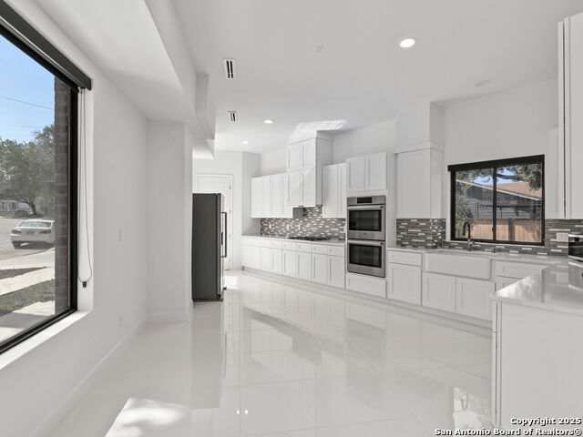 Image 12 of 43 For 727 Park Avenue E