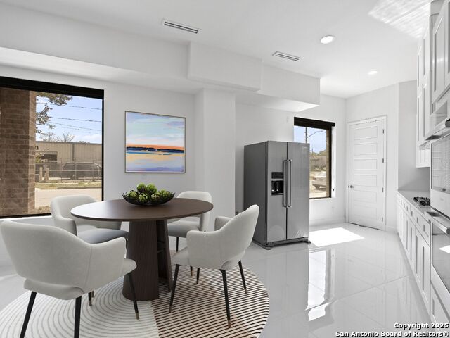 Image 14 of 43 For 727 Park Avenue E