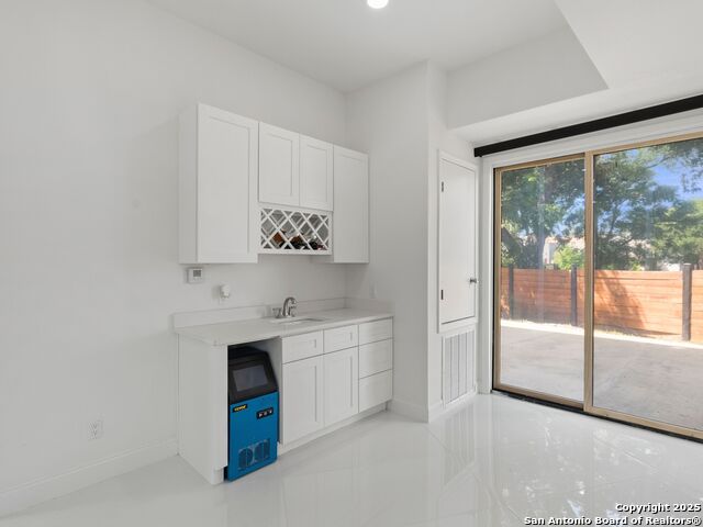 Image 18 of 43 For 727 Park Avenue E