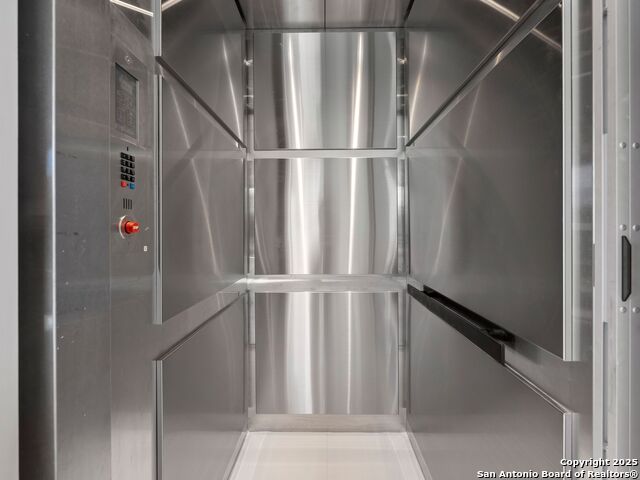 Image 19 of 43 For 727 Park Avenue E