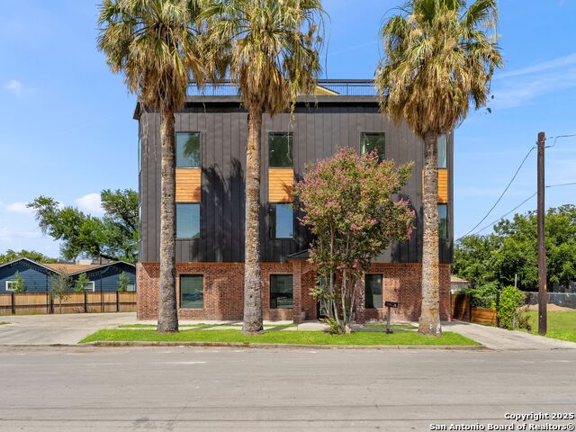 Image 2 of 43 For 727 Park Avenue E