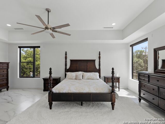 Image 20 of 43 For 727 Park Avenue E