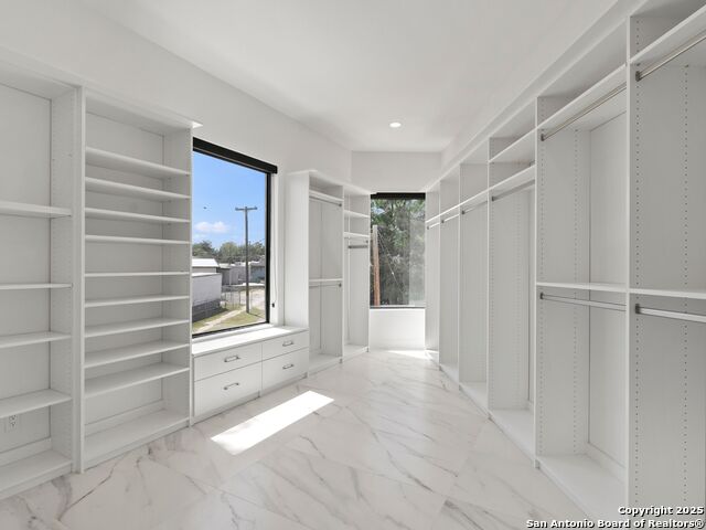 Image 21 of 43 For 727 Park Avenue E