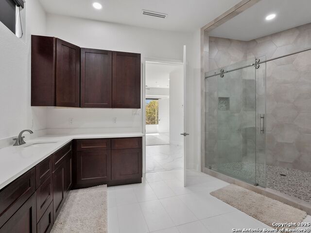 Image 24 of 43 For 727 Park Avenue E