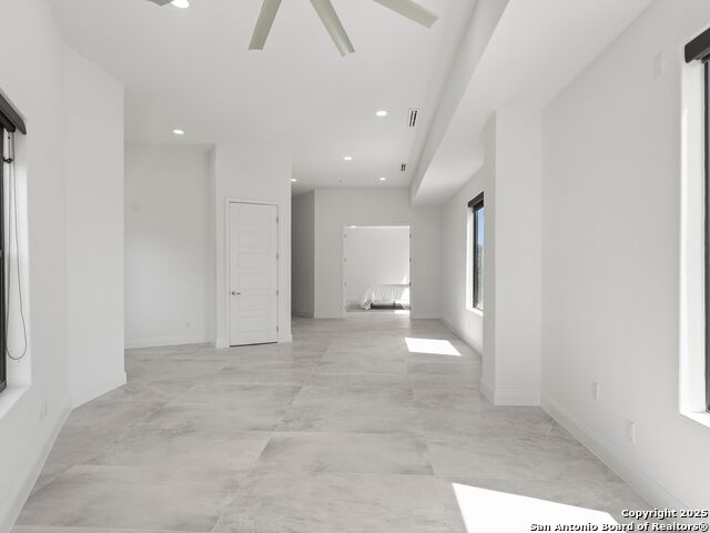 Image 28 of 43 For 727 Park Avenue E