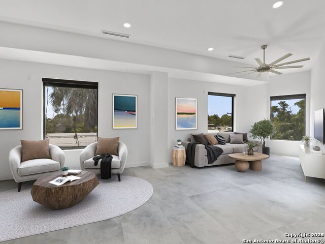 Image 29 of 43 For 727 Park Avenue E