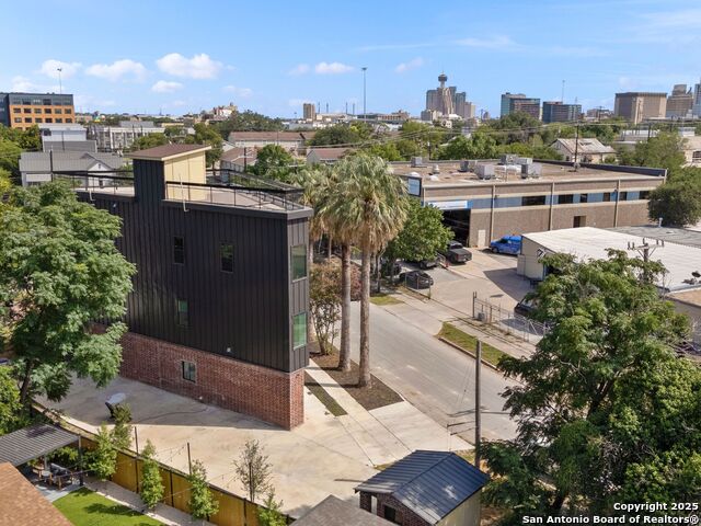 Image 3 of 43 For 727 Park Avenue E