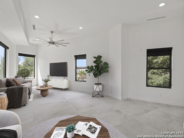 Image 31 of 43 For 727 Park Avenue E