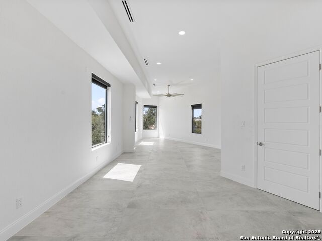 Image 34 of 43 For 727 Park Avenue E