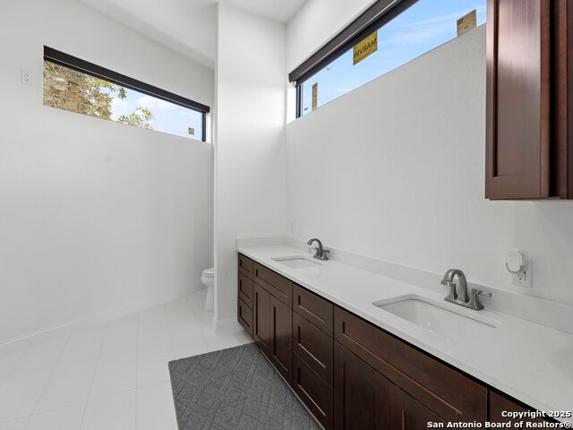 Image 35 of 43 For 727 Park Avenue E