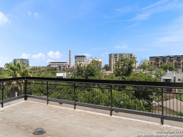 Image 37 of 43 For 727 Park Avenue E