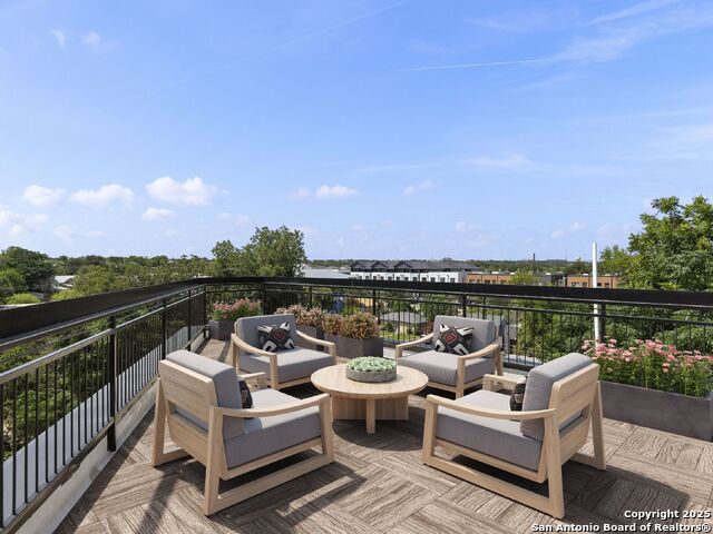 Image 38 of 43 For 727 Park Avenue E