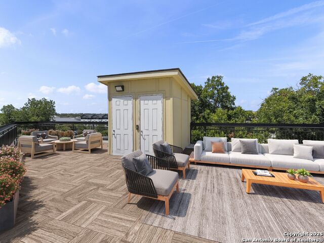 Image 40 of 43 For 727 Park Avenue E