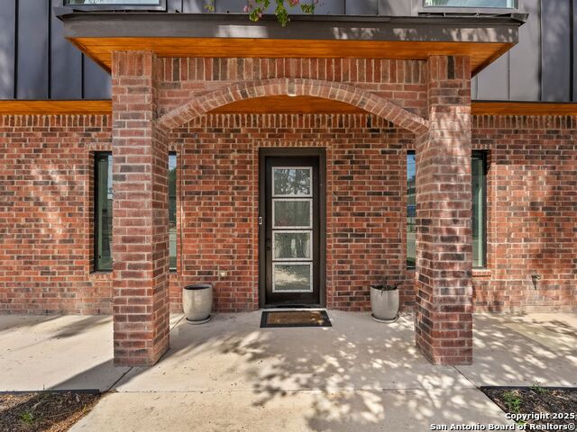 Image 6 of 43 For 727 Park Avenue E