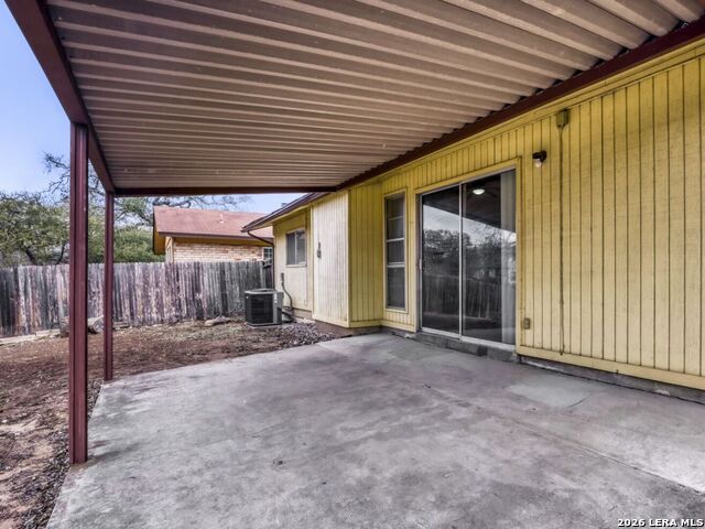 Listing photo id 23 for 9714 Bay View Dr