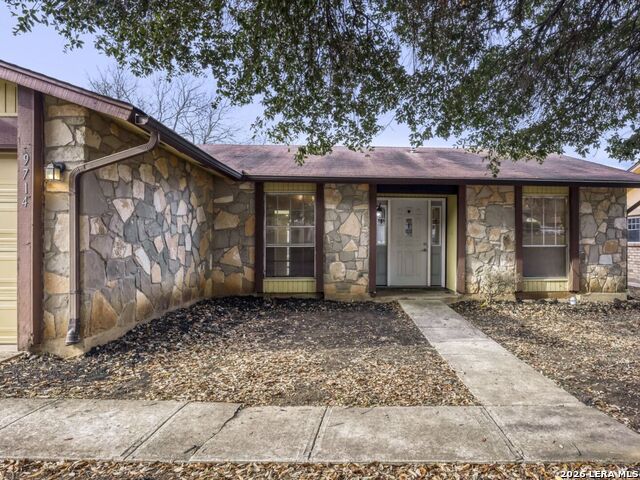 Listing photo id 2 for 9714 Bay View Dr