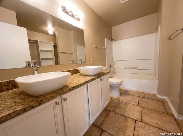 Listing photo id 11 for 517 5th  