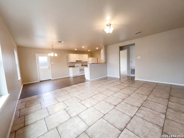 Listing photo id 7 for 517 5th  