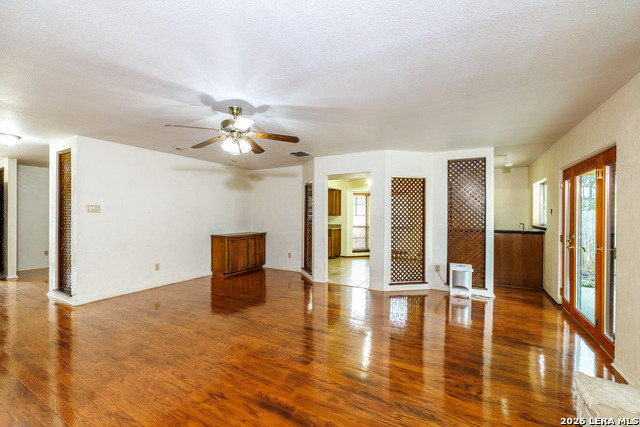 Image 19 of 51 For 209 Coventry Ln.