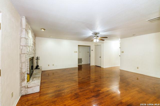 Image 20 of 51 For 209 Coventry Ln.