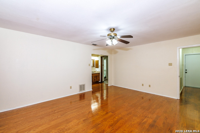 Image 22 of 51 For 209 Coventry Ln.