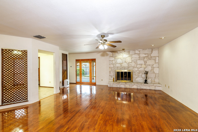 Image 8 of 51 For 209 Coventry Ln.