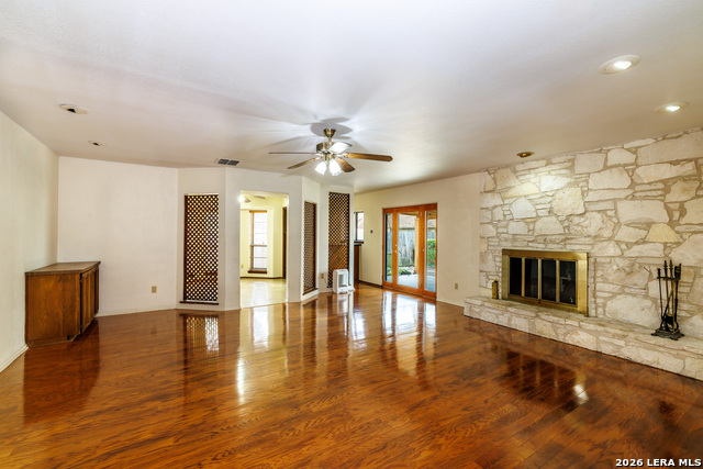 Image 9 of 51 For 209 Coventry Ln.